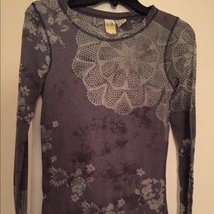 Long sleeve tee shirt